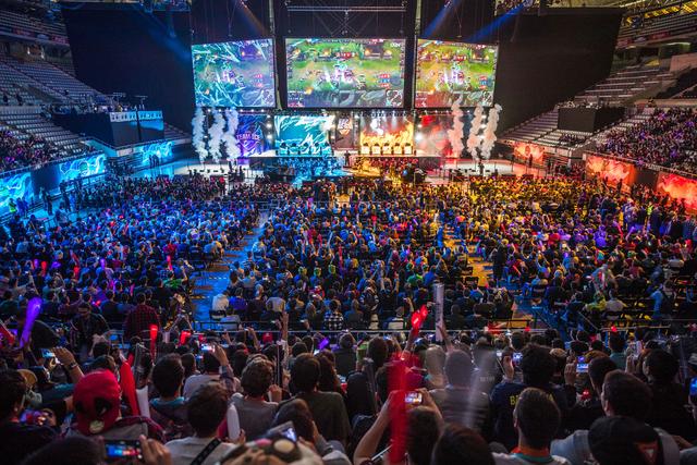 大气！RNG花100W包机出征2025MSI！