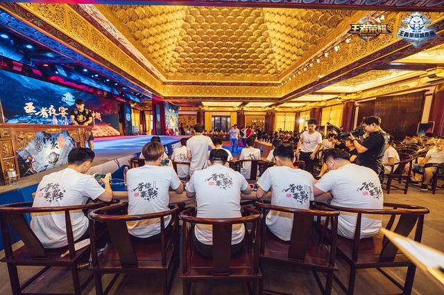 全球PUBGx布加迪联名上线！复古风迷你游戏“鸡地求生”回归